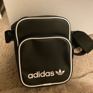 [SOLD] Adidas crossbody bag